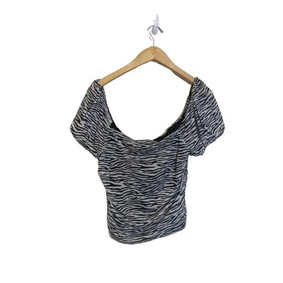 Elodie Gathered Tie Zebra Top NWT Cropped - Picture 2 of 8